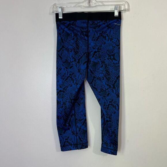 Nike Pro Dri Fit Black Blue Snakeskin Print Cropped Capri Athletic Pants - Picture 8 of 11